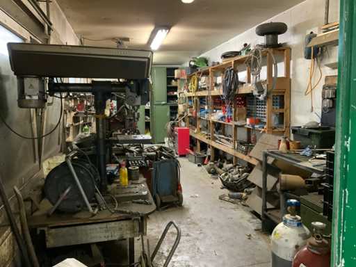 Batch of various tools and machines