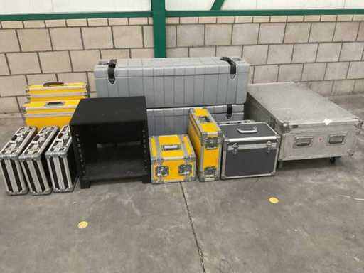 Lotto di flight case, 13 pezzi