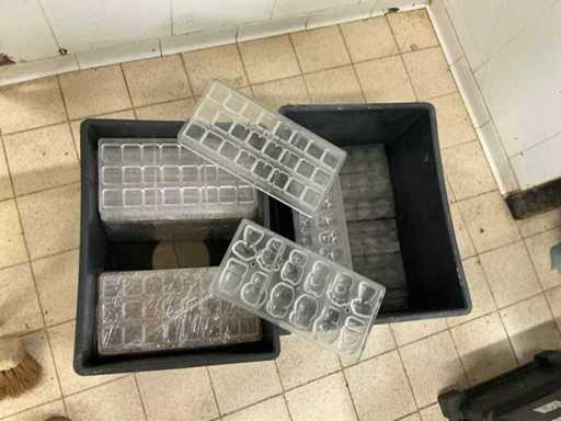 Partia różnych form czekoladowych