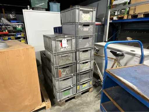 Plastic stacking crates (20x)