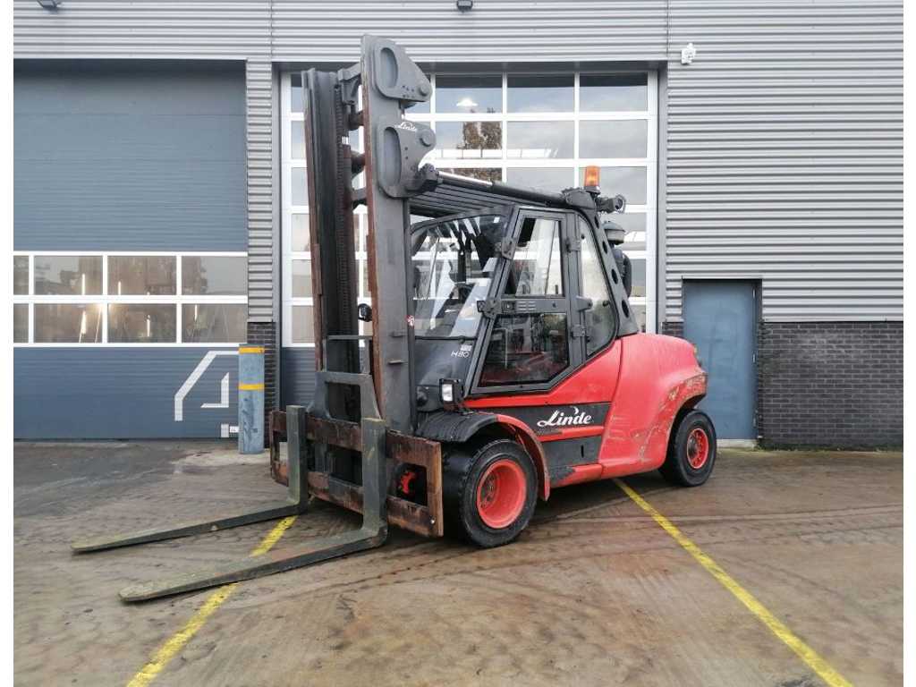 Forklifts, pallet trucks, order pickers and parts
