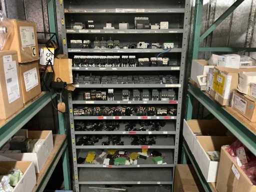 Batch of various circuit breakers Electronics