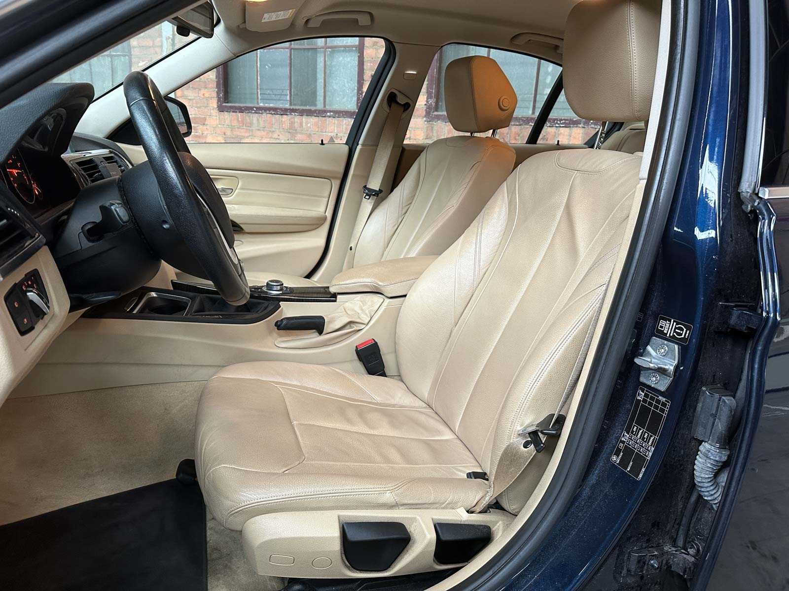 BMW 320i EfficientDynamics Edition Upgrade Edition 170pk 2013 (Origineel-NL) 3-serie, 1-SLL-03