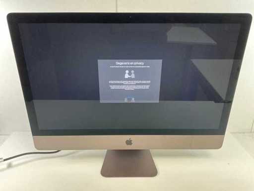 Apple iMacPro 1.1 27", Xeon(R) W-2140B, 64 Go de RAM (4x16 Go), SSD de 1 To, AMD Radeon Pro Vega 56 8 Go tout-en-un