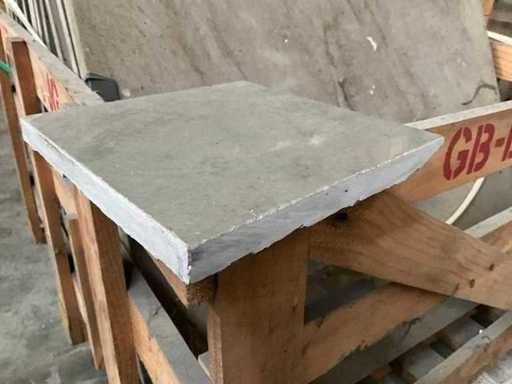 Carrelage de jardin en pierre grise indienne affiné