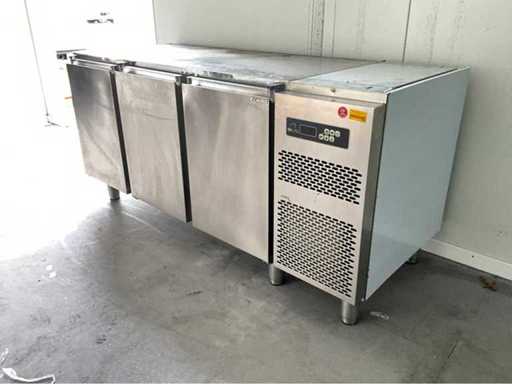 2022 Olis OOW03 Kühlwerkbank