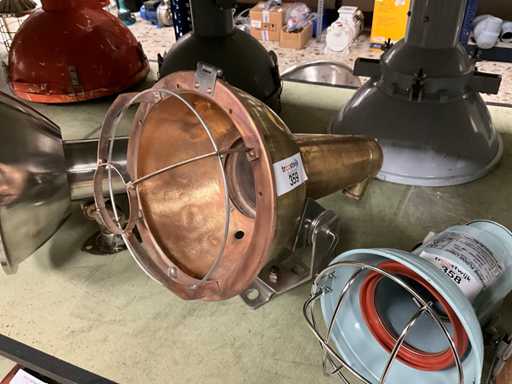 Lampada di ricerca navale