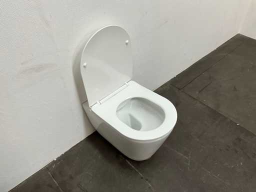 Wall-hung toilet with toilet seat