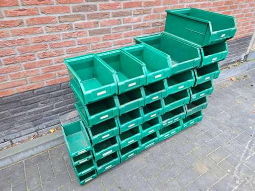 Partia pojemników magazynowych do sztaplowania