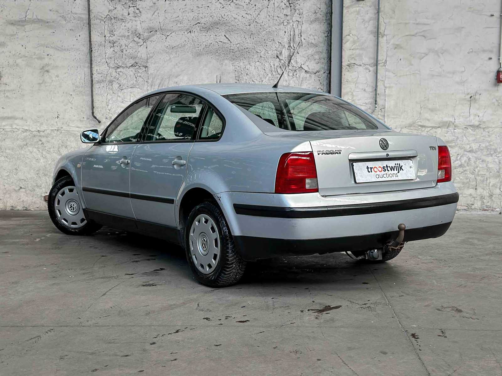 Volkswagen Passat 1.9 TDI Trendline 90pk 2000, 06-FD-FF