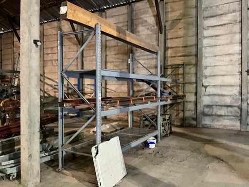 Regały paletowe z zawartością