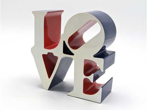 Robert Indiana - LOVE Sculpture (rood, blauw en wit)