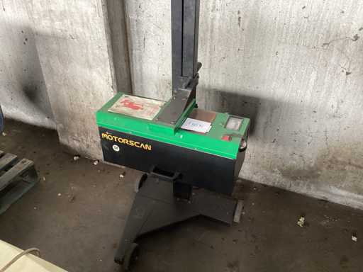 Car headlight centering