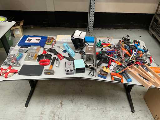 Partij handgereedschappen, meters en diversen