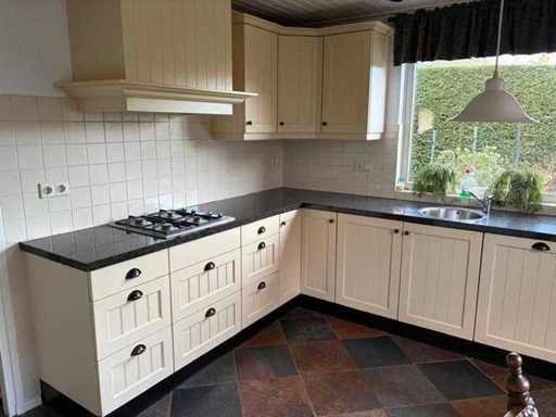 Cuisine avec appareils électroménagers Siemens