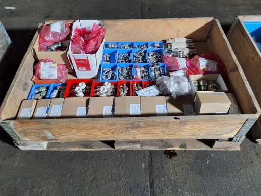   Palette mit Sanitär + Heizungsmaterial UPONOR + VIEGA