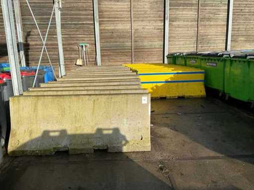 Betonnen afscheiding (35x)