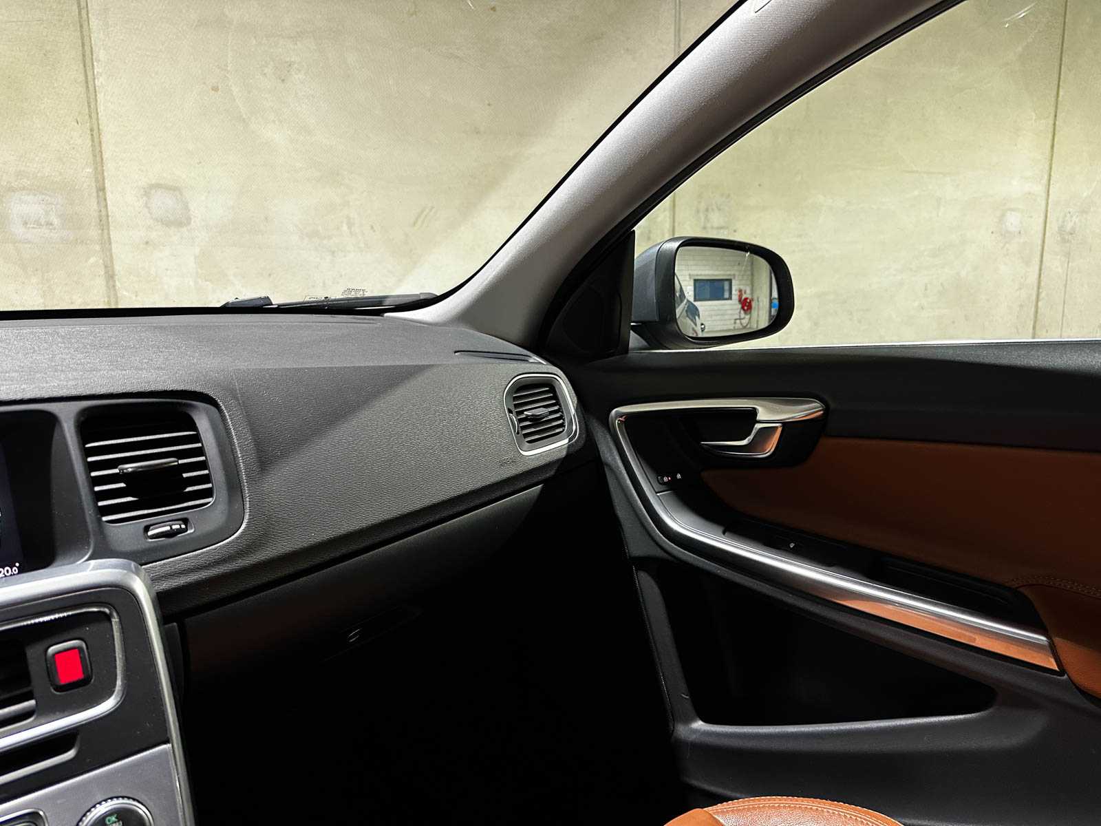 Volvo V60 2.0 D2 Nordic+ 120pk 2017 (Origineel-NL + 1e Eigenaar), PR-131-K