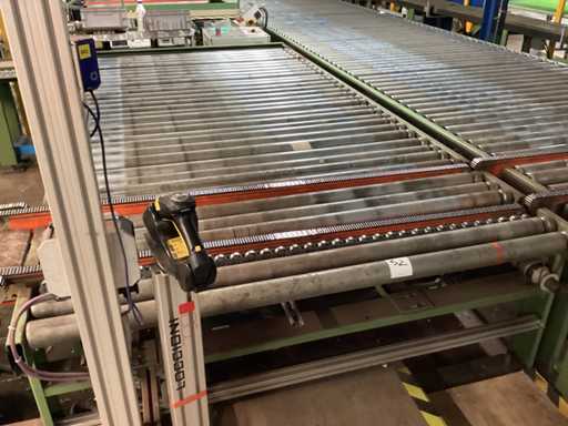 Motorized roller conveyor