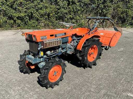 Kubota B7000 Vierwielaangedreven mini landbouwtractor met frees