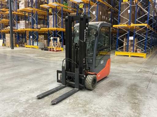 Toyota 8FBE20T elektryczny wózek widłowy 2023