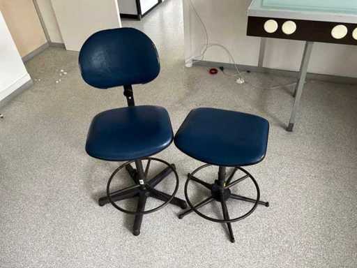 Sedia con sgabello (2x)