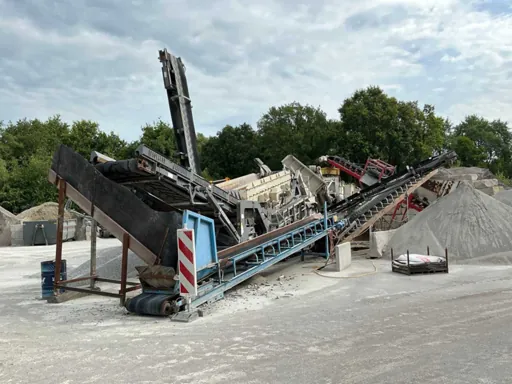 Crushing and screening installations and earthmoving machines due to bankruptcy of Geeraerts J. bv