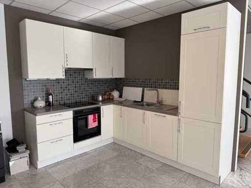 Häcker - Showroomkeuken met apparatuur