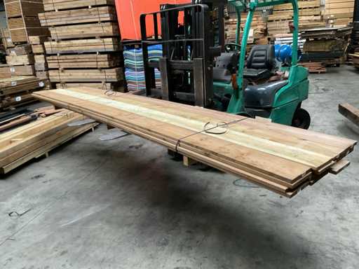 Kiefernholzbrett ist 400x20x2 cm (14x) gezogen