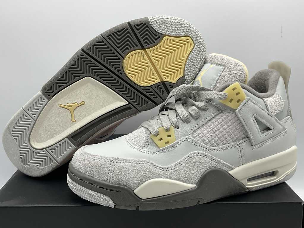 Nike Jordan 4 Retro SE Craft Photon Dust Sneakers 39