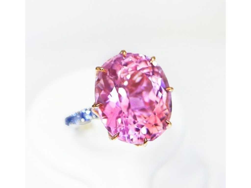 Anello di design di lusso Kunzite rosa violacea naturale con zaffiro blu 23,26 carati