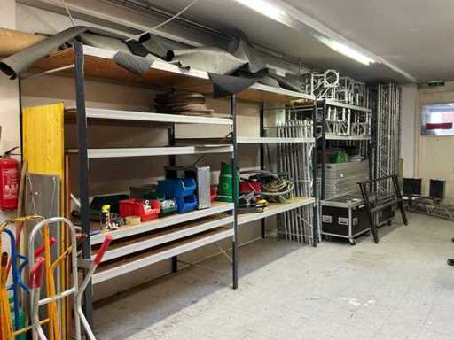 Lagerregale ohne Inhalt (2x)