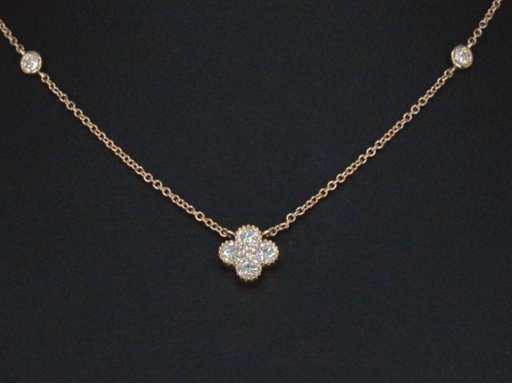 Rosegouden collier met diamanten klaver hanger
