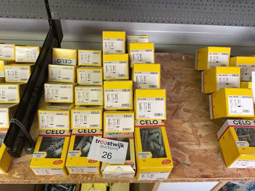 20 Schachteln mit Steckern