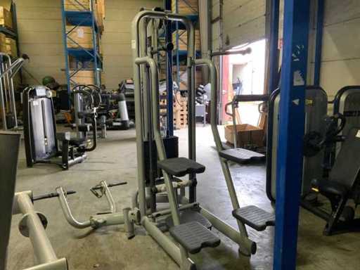 Technogym Selection line de l’assistance au plongeon du menton Multi-gym