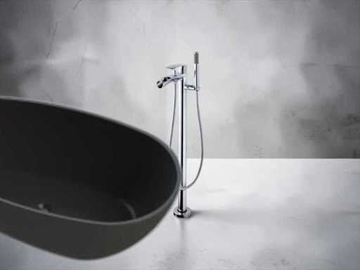 Robinet de baignoire indépendant à Wiesbaden avec cascade