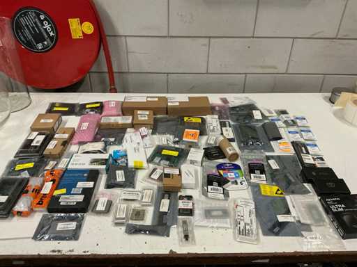 Batch verschiedener Speicherkarten/anderer ICT-Geräte (75x)