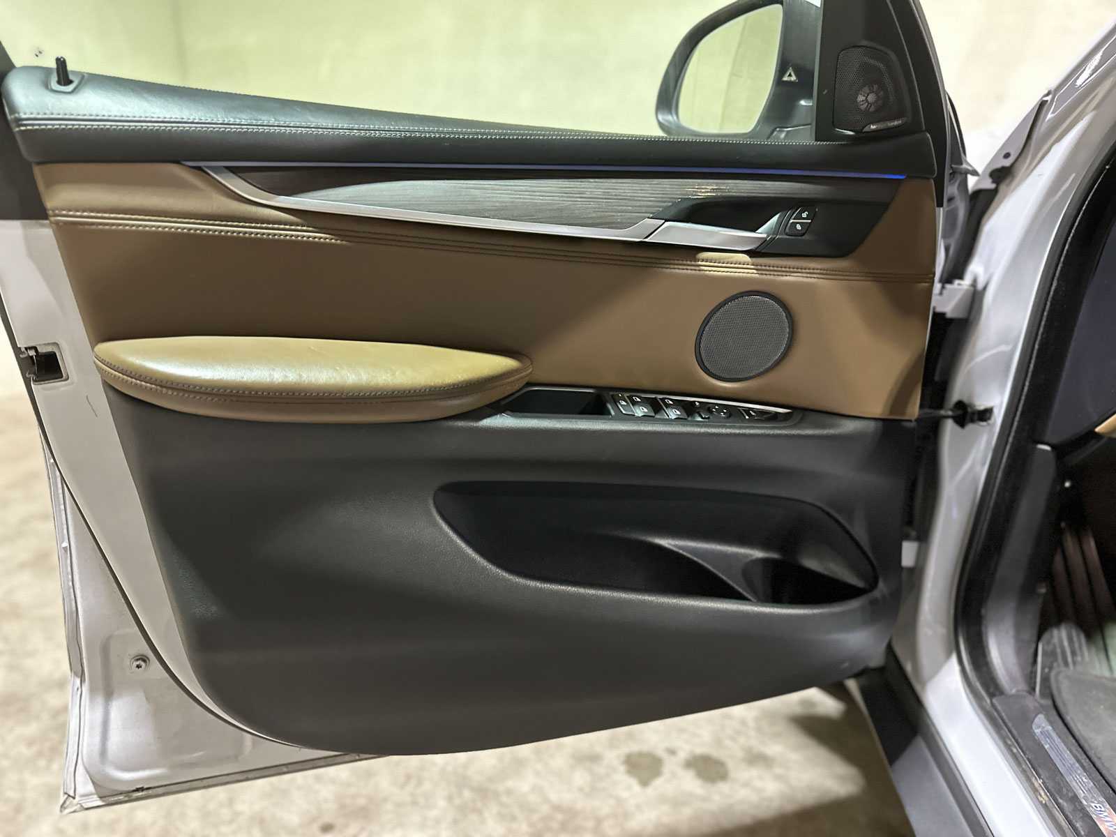 BMW xDrive40e iPerformance High Executive -individual- F15 313pk 2016, R-711-DS