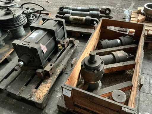 Cylinder hydrauliczny (4x)