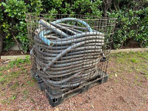 Cage à palette / Gitterbox avec tuyaux