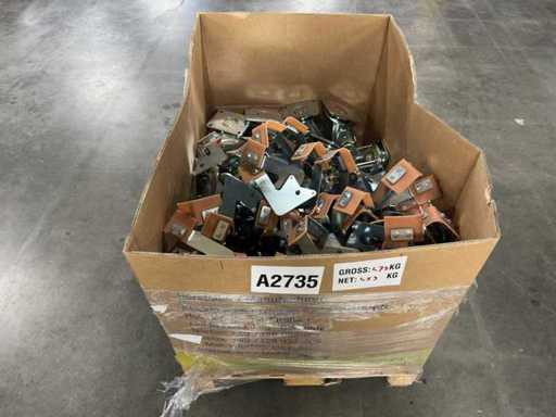 Partia ocynkowanych stalowych uchwytów, zacisków i płyt montażowych (453KG)