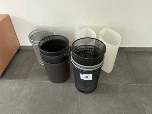 Waste bins & trash cans (11x)