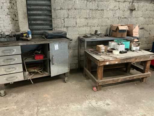 Various workbenches (3x)