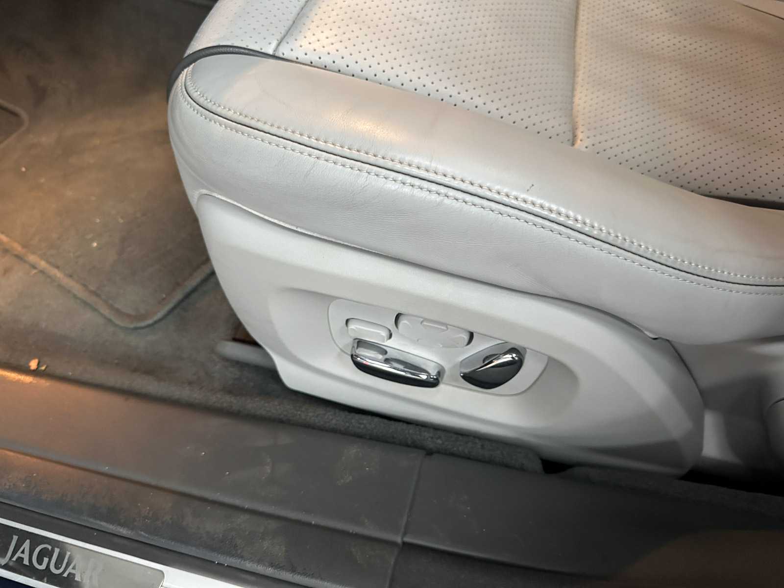 Jaguar XJ 4.2 V8 298pk 2008, T-386-DT Youngtimer