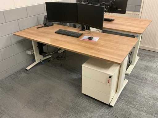 Bureau avec écrans TFT
