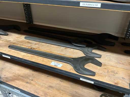 Chiave inglese e chiave ad anello