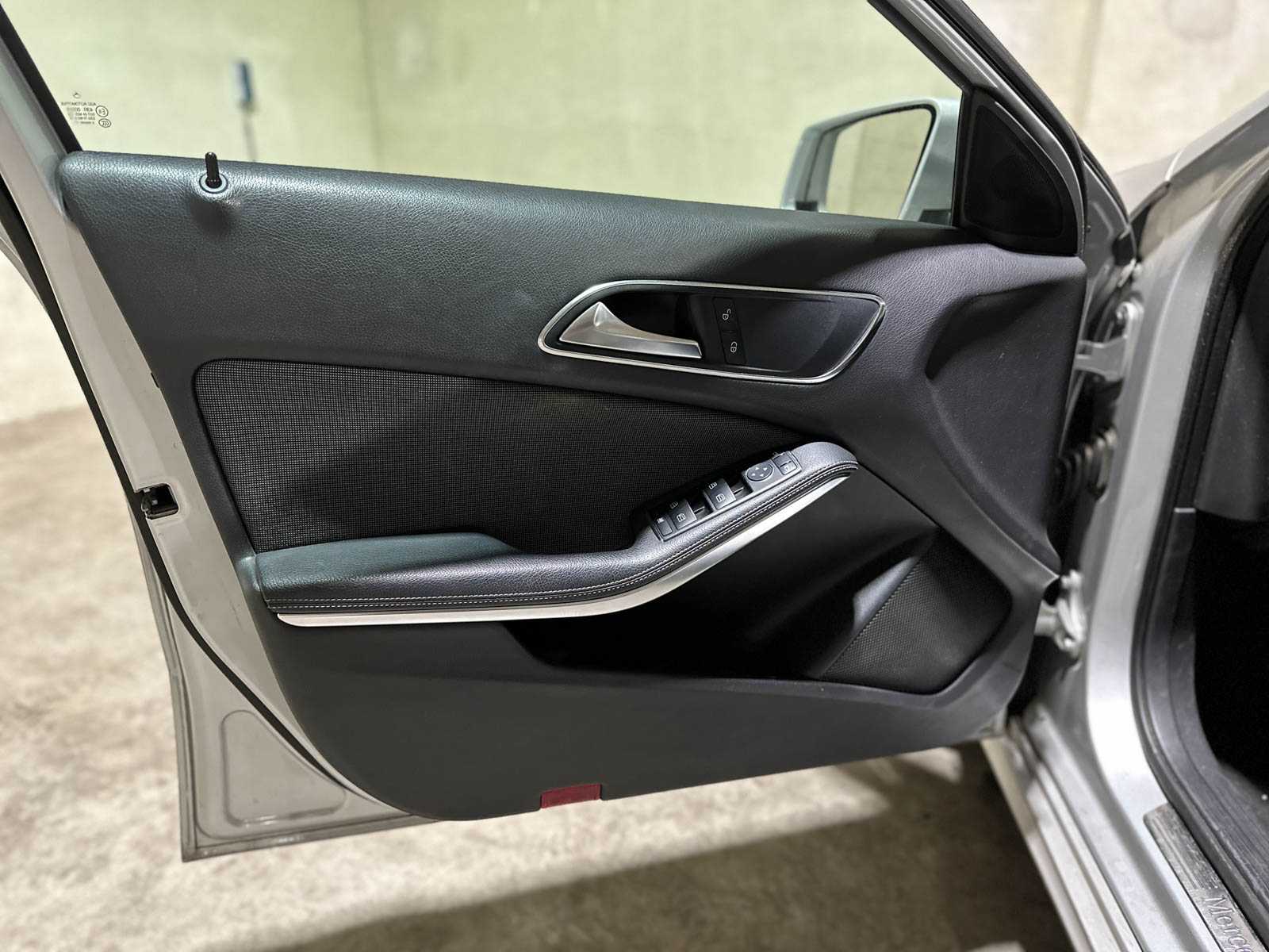 Mercedes-Benz A180 Ambition A-klasse 121pk 2012 (Origineel-NL), 75-ZJJ-1