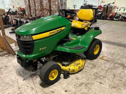 John Deere X300 Ride-on-Rasenmäher