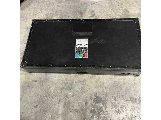 Volo vuoto nella sala di controllo DJ / slot DJM + 2x CDJ