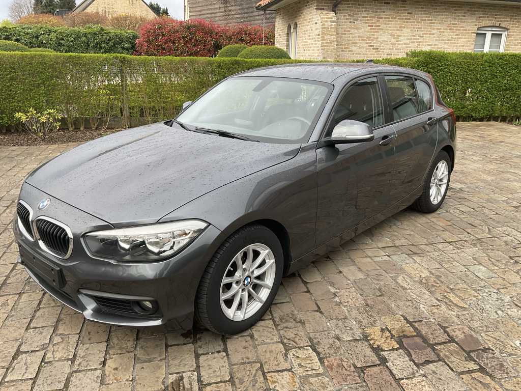 BMW 118I Voiture de tourisme 2016